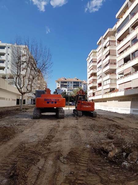 Excavaciones y Transportes Benalvalle calle en obra